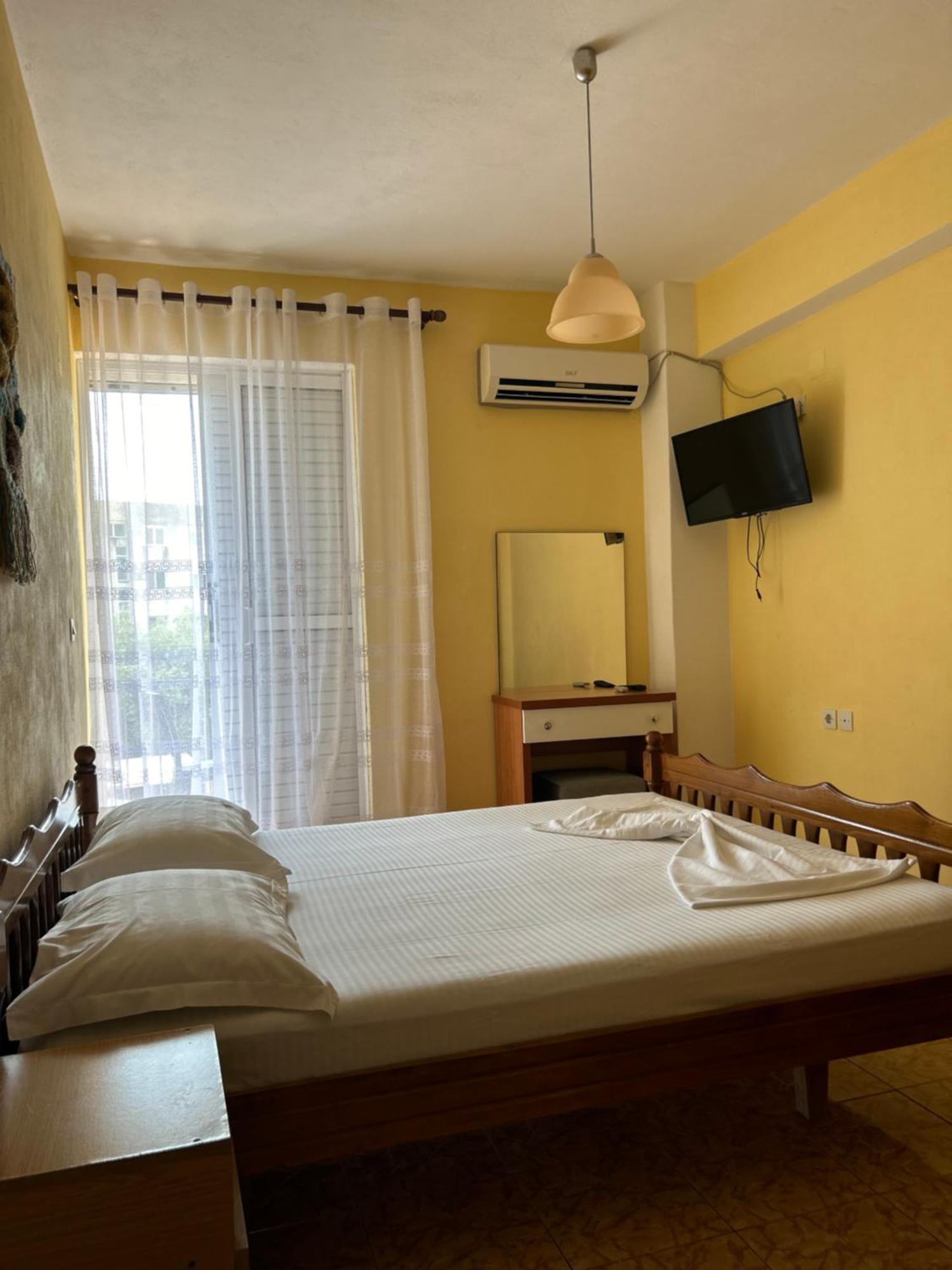 Areti Rooms Hotel Himare Exterior photo