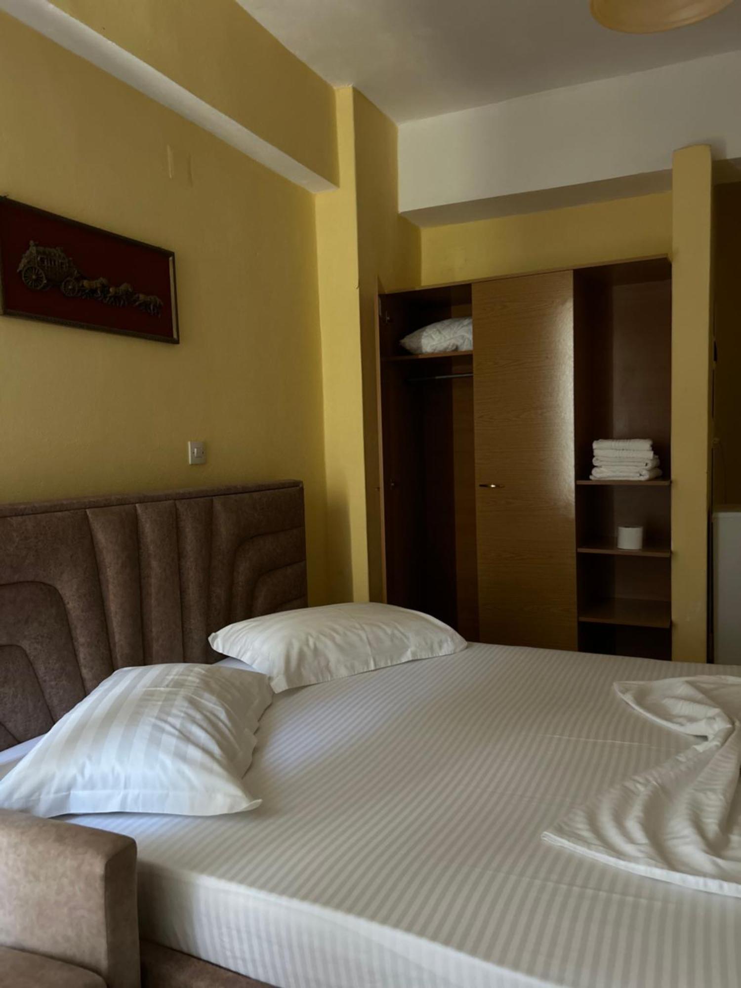 Areti Rooms Hotel Himare Exterior photo